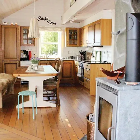 Holiday home Three-bedroom Holiday In Masfjordnes